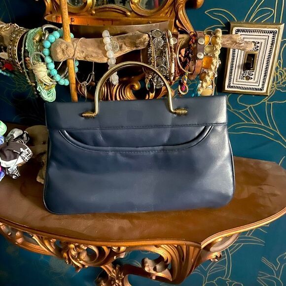 Beautiful vintage purse. Can be carried with cute handles or with chain strap - Picture 1 of 3